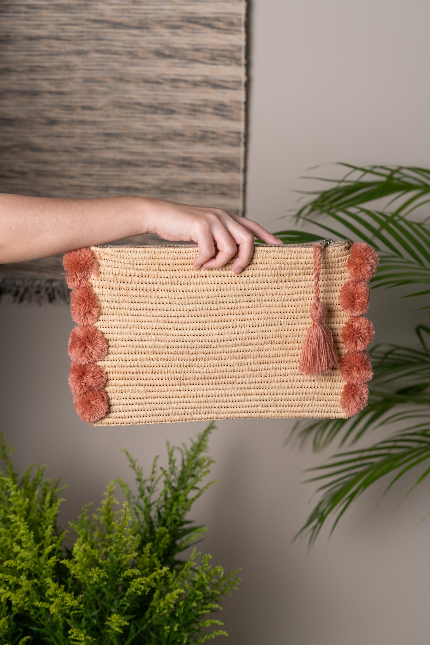 Pom Raffia Pouch - Dusty Pink
