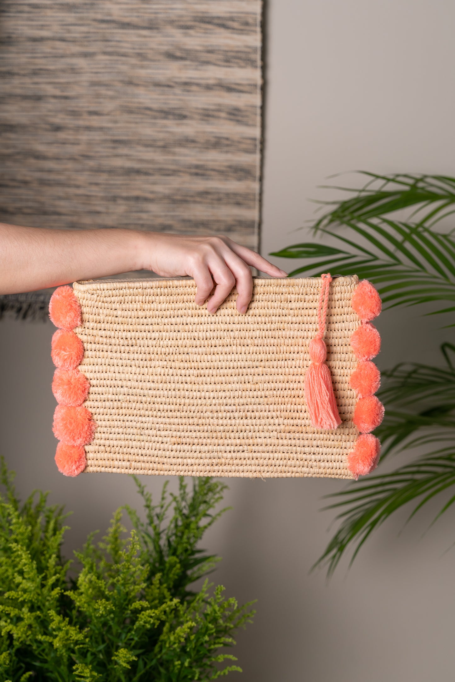 Pom Raffia Pouch - Bright Pink